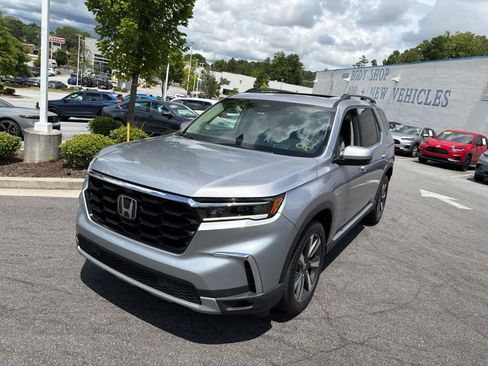 Used 2025 Honda Pilot Elite image 3