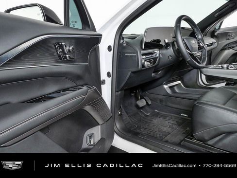 Used 2024 Cadillac Lyriq Sport AWD/4WD image 7