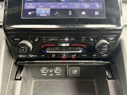 Used 2024 Jeep Grand Cherokee L Laredo image 23