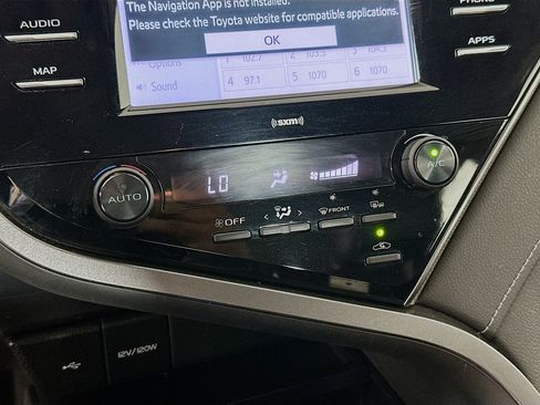 Used 2020 Toyota Camry SE w/ Convenience Package FWD image 23
