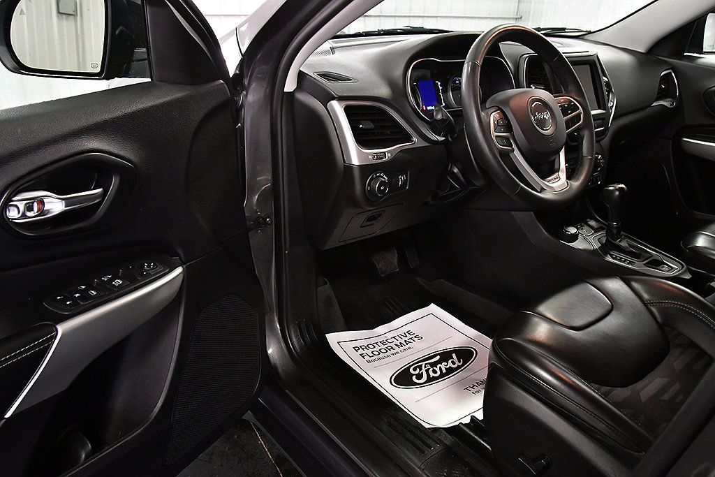 Used 2022 Jeep Cherokee Latitude AWD/4WD image 14