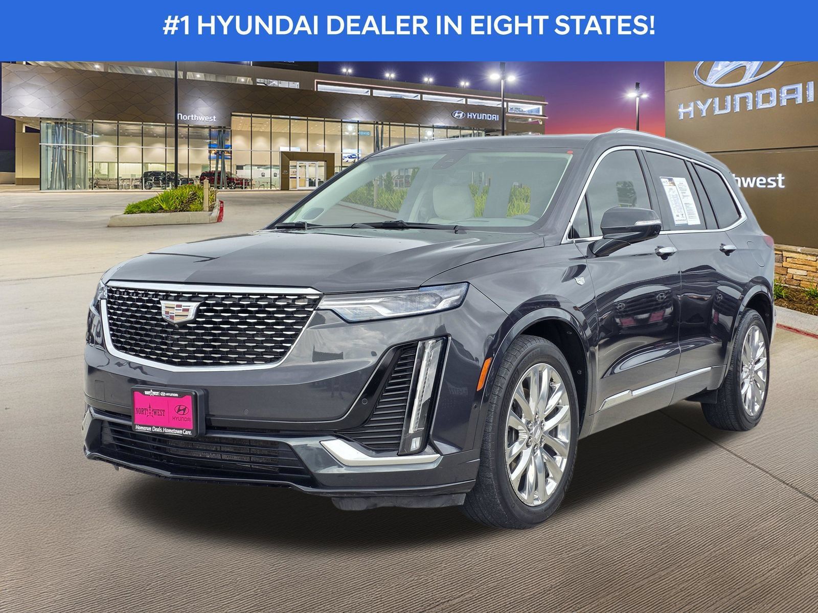 Used 2023 Cadillac XT6 Premium Luxury w/ Technology Package FWD image 2