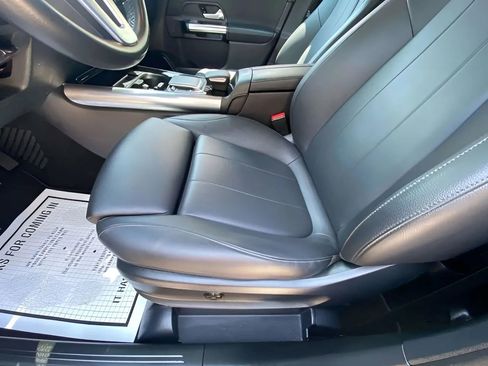 Used 2021 Mercedes-Benz GLA 250 4MATIC image 44