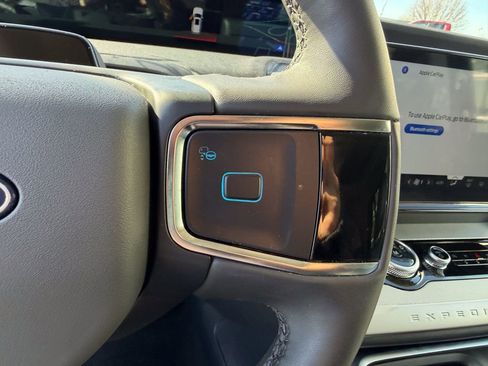 Used 2025 Ford Expedition Active image 28