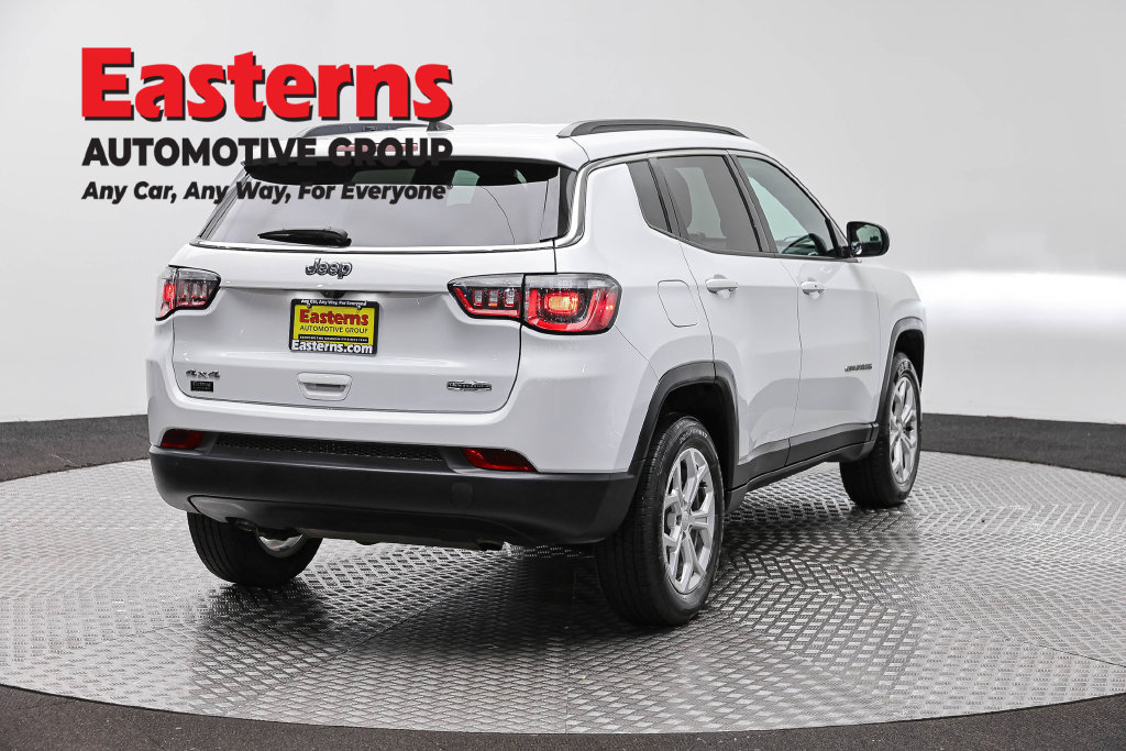 Used 2024 Jeep Compass Latitude AWD/4WD image 5