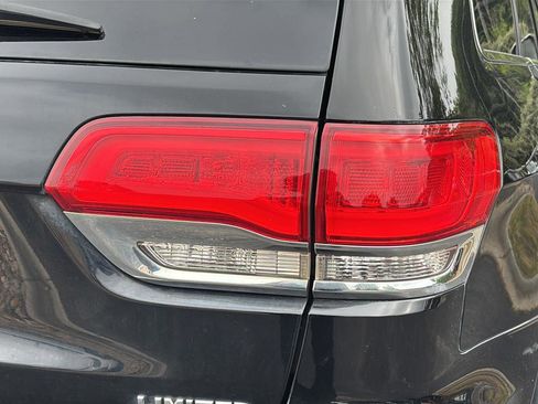 Used 2018 Jeep Grand Cherokee Limited AWD/4WD image 13