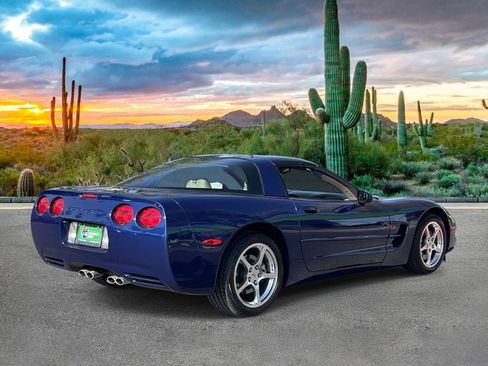 Used 2004 Chevrolet Corvette Coupe w/ Preferred Equipment Group RWD image 3