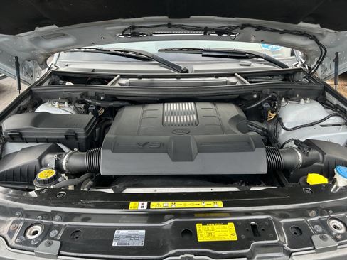 Used 2011 Land Rover Range Rover HSE LUX image 26