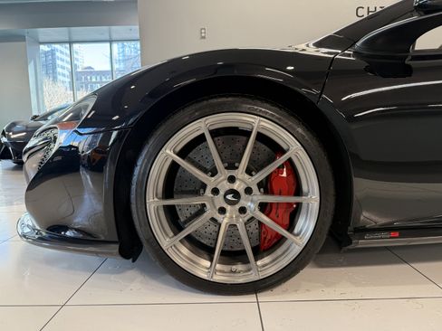 Used 2015 McLaren 650S Spider image 18