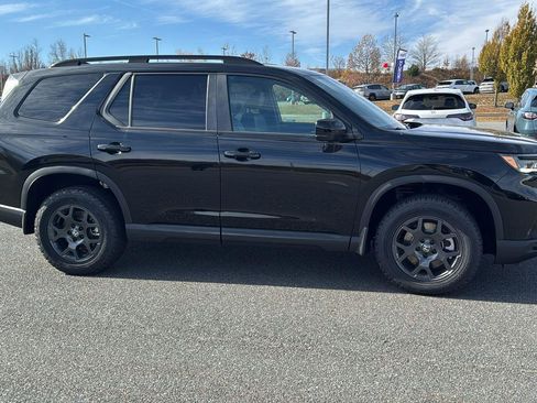 New 2025 Honda Pilot TrailSport image 3