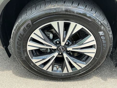 Certified 2023 Nissan Rogue SV w/ SV Premium Package FWD image 9