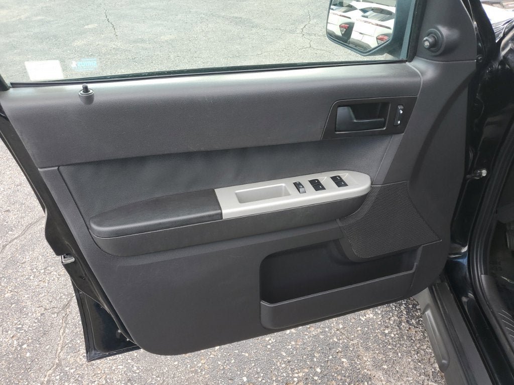 Used 2012 Ford Escape XLT FWD image 19