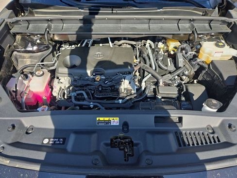 Used 2021 Toyota Highlander LE image 18