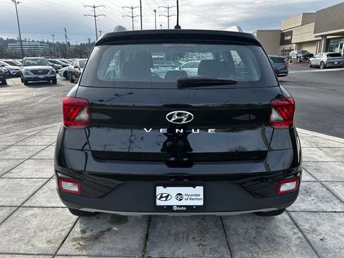Used 2025 Hyundai Venue SEL image 6