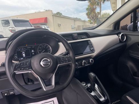 Used 2022 Nissan Versa SV w/ Electronics Package image 11