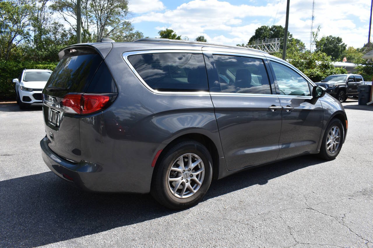 Used 2021 Chrysler Voyager Lxi FWD image 2