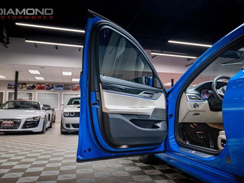 Used 2021 BMW 750i xDrive w/ Executive Package image 12