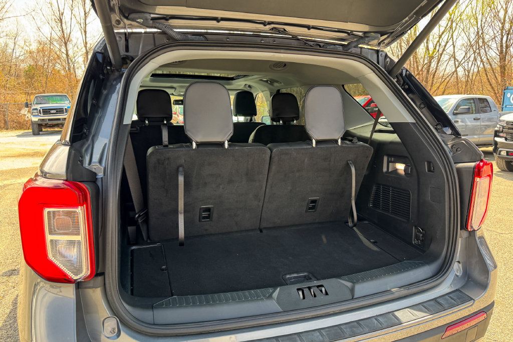 Certified 2022 Ford Explorer XLT w/ Equipment Group 202A AWD/4WD image 17