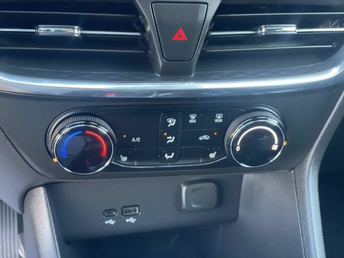 Used 2025 Buick Encore GX Preferred w/ Comfort Package image 16