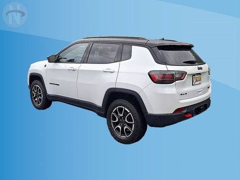 Used 2025 Jeep Compass Trailhawk w/ Trailhawk Elite Group AWD/4WD image 6