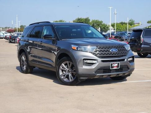 Used 2023 Ford Explorer XLT w/ Equipment Group 202A AWD/4WD image 2