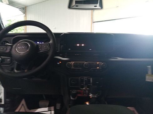 Used 2026 Jeep Gladiator Rubicon AWD/4WD image 17
