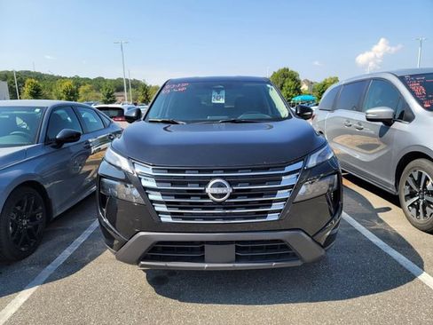 Used 2025 Nissan Rogue SV FWD image 3