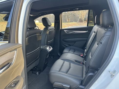 Used 2025 Cadillac XT6 Luxury image 38