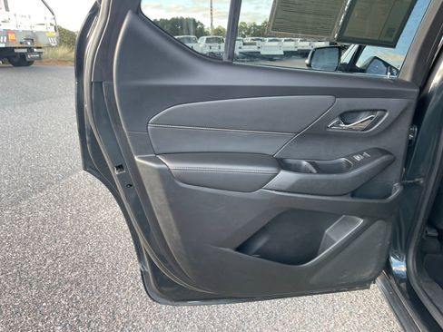 Used 2020 Chevrolet Traverse LT image 20