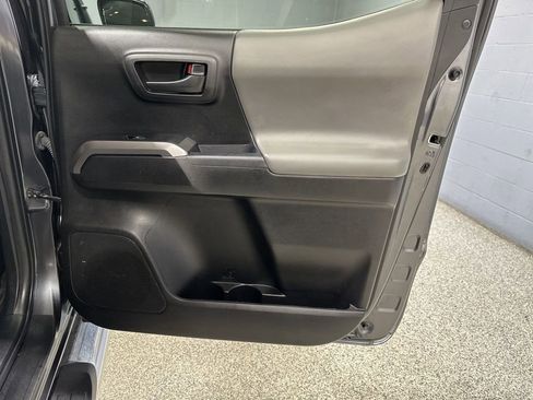 Certified 2022 Toyota Tacoma SR5 AWD/4WD image 19