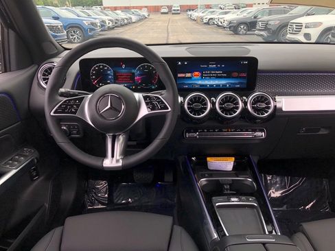 New 2025 Mercedes-Benz GLB 250 4MATIC image 15