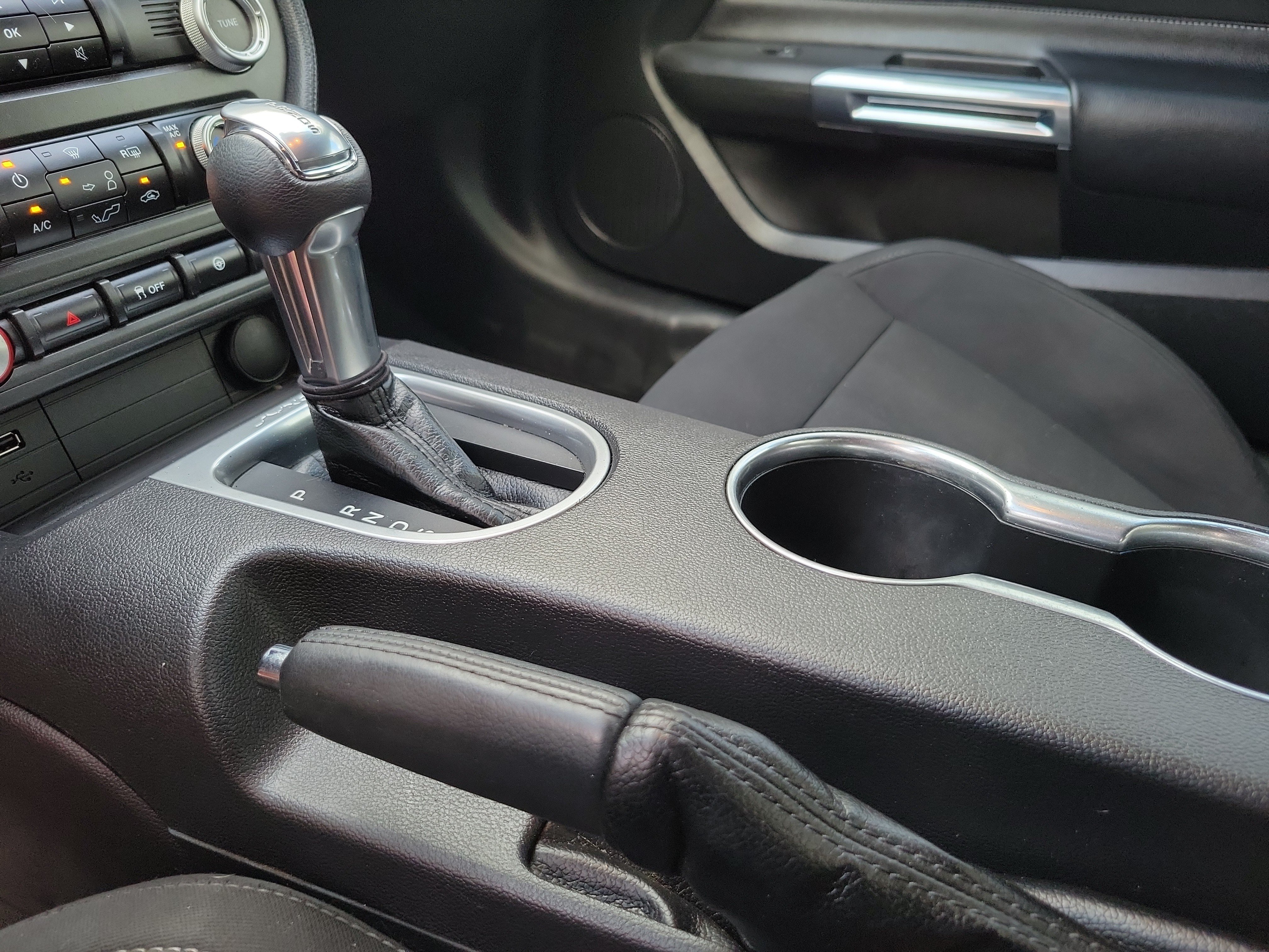 Used 2020 Ford Mustang Coupe RWD image 13