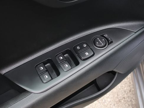 Used 2023 Kia Rio S image 13