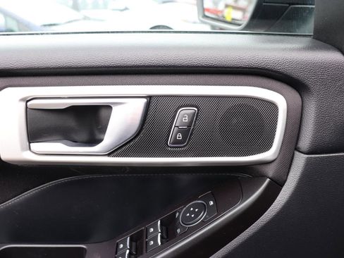 Used 2020 Ford Explorer XLT w/ Comfort Package image 53