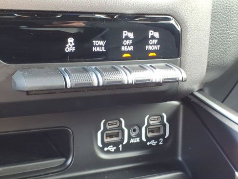 Used 2021 RAM 1500 Big Horn AWD/4WD image 18