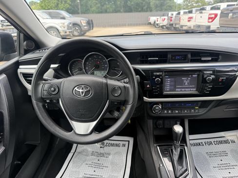 Used 2015 Toyota Corolla LE FWD image 21