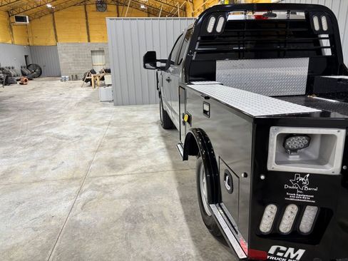 Used 2022 Ford F250 XL w/ Power Equipment Group image 9