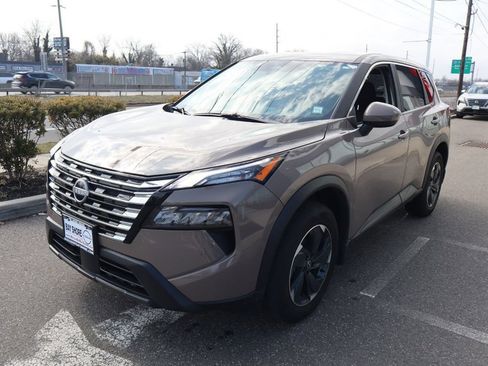 Certified 2025 Nissan Rogue SV AWD/4WD image 9