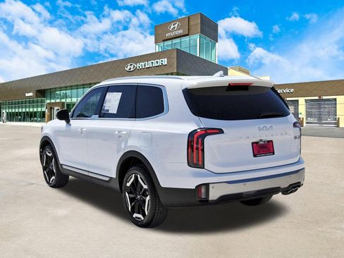Used 2025 Kia Telluride EX w/ EX Captain's Chair Package image 8