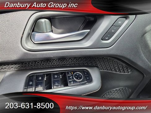 Used 2024 Nissan Ariya AWD image 10