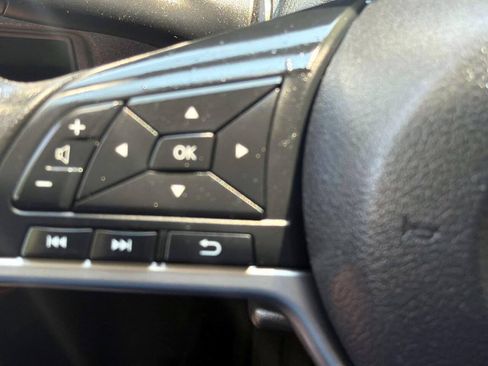 Used 2021 Nissan Versa SV FWD image 15