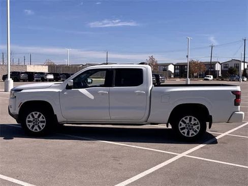 Used 2022 Nissan Frontier SV image 3