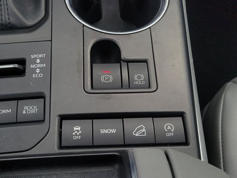 Used 2021 Toyota Highlander XLE image 35