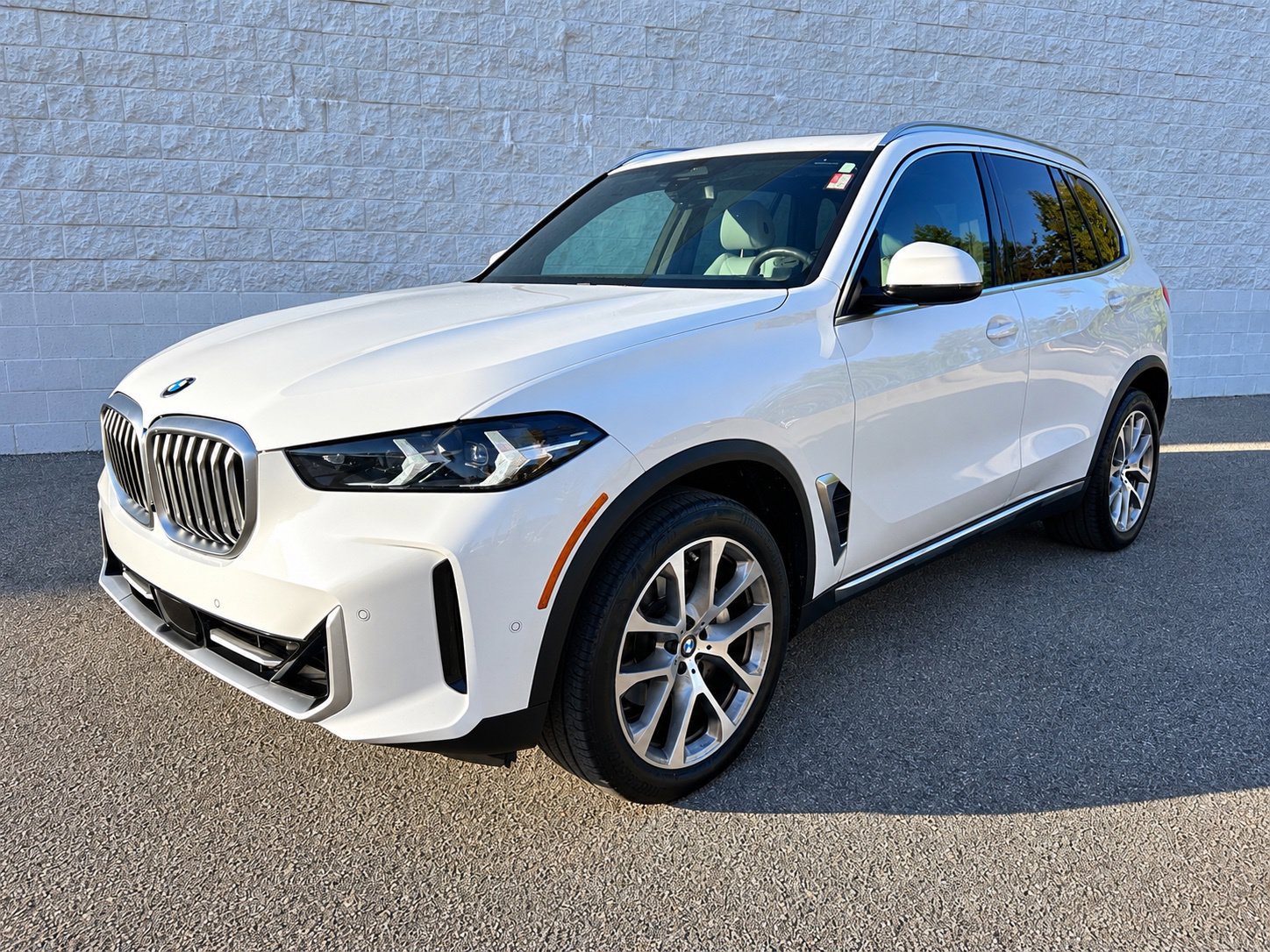 Used 2024 BMW X5 xDrive40i AWD/4WD image 1