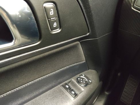 Used 2018 Ford Mustang Coupe RWD image 27
