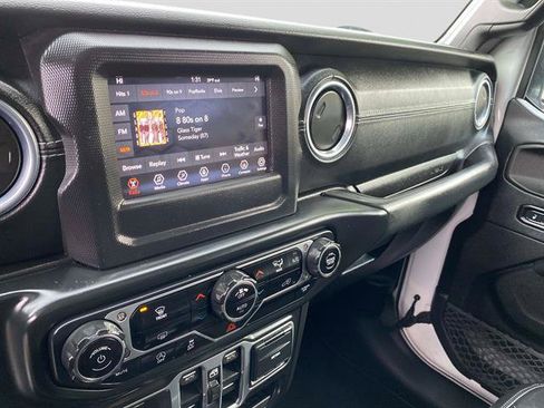 Used 2018 Jeep Wrangler Unlimited Sahara image 32