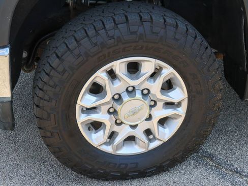 Used 2020 Chevrolet Silverado 2500 LT w/ Z71 Off-Road Package AWD/4WD image 7