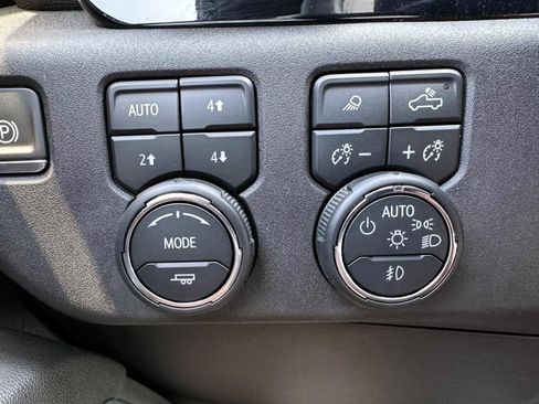 Used 2024 Chevrolet Silverado 1500 High Country w/ Technology Package AWD/4WD image 18