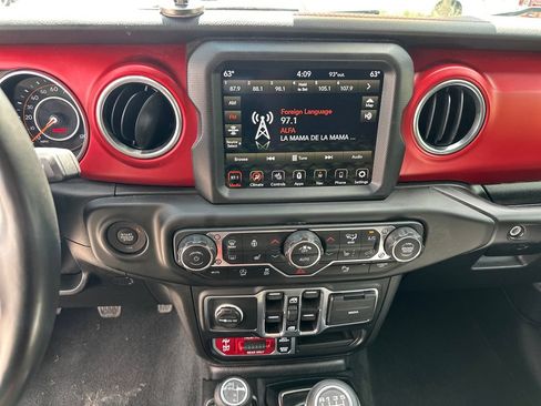 Used 2023 Jeep Wrangler Unlimited Rubicon w/ LED Lighting Group AWD/4WD image 26