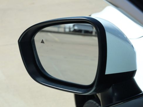 Used 2025 Nissan Rogue SV AWD/4WD image 9